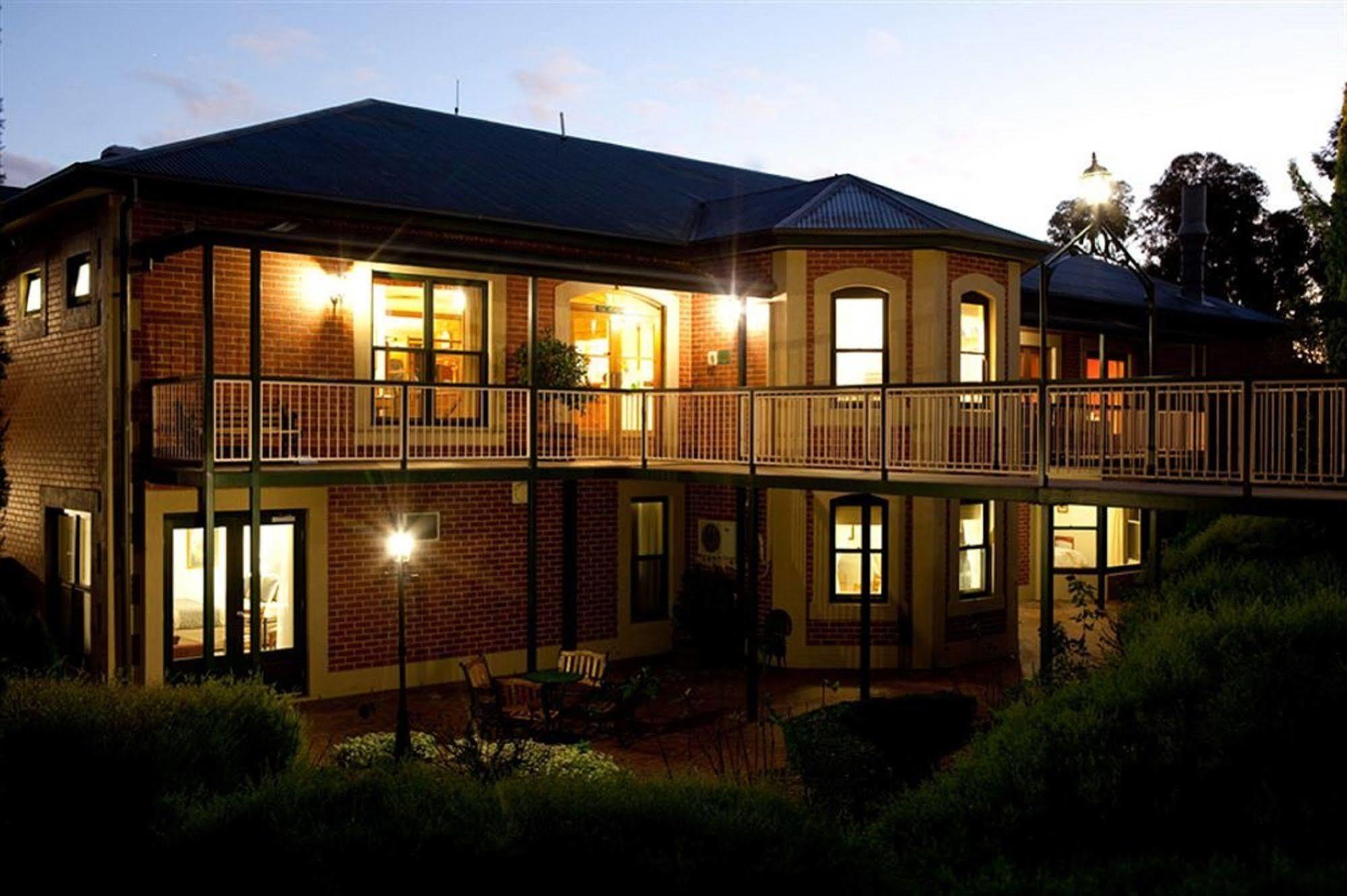 Country Club Hotel